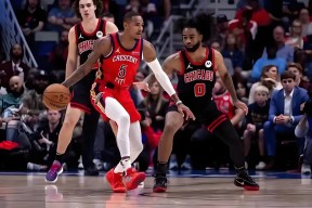 篮网不断突破！，穆雷连续十场比赛得分超过重返赛场观众掌声雷动的简单介绍