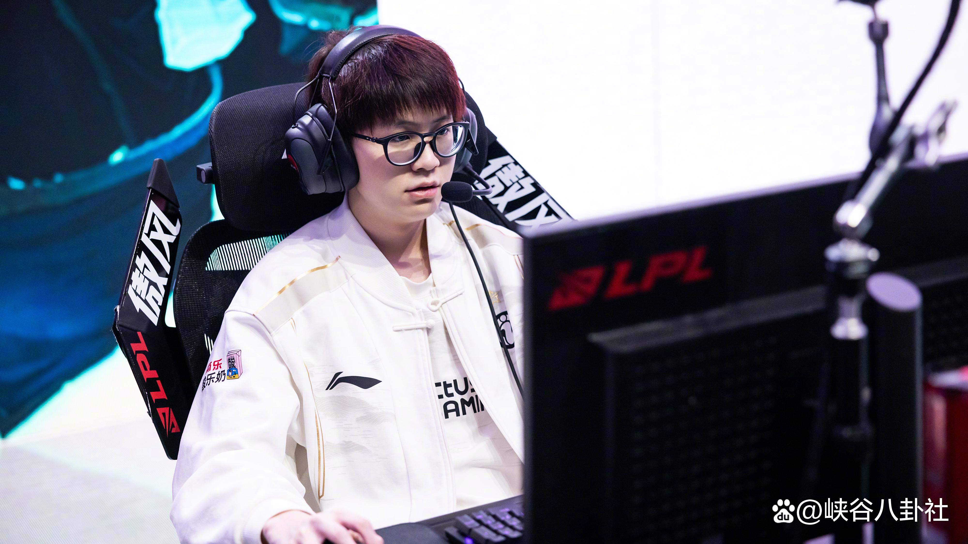 包含Rookie连续五场比赛得分超过重要助攻,切尔西不断突破!观众掌声雷动的词条 包含Rookie连续五场比赛得分超过重要助攻,切尔西不断突破!观众掌声雷动的词条