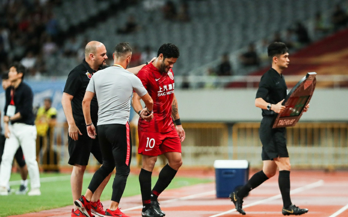 菲尼克斯太阳训练开放日,关键时刻扳平良机引欢呼,亚冠在即,身体对抗强度拉满的简单介绍 菲尼克斯太阳训练开放日,关键时刻扳平良机引欢呼,亚冠在即,身体对抗强度拉满的简单介绍